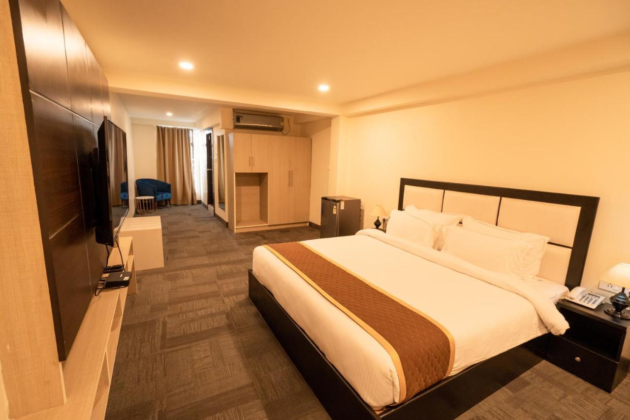 Royale Lalawi Hotel Aizawl Exterior photo